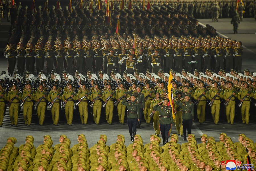 8-조선인민군창건 90돐경축 열병식